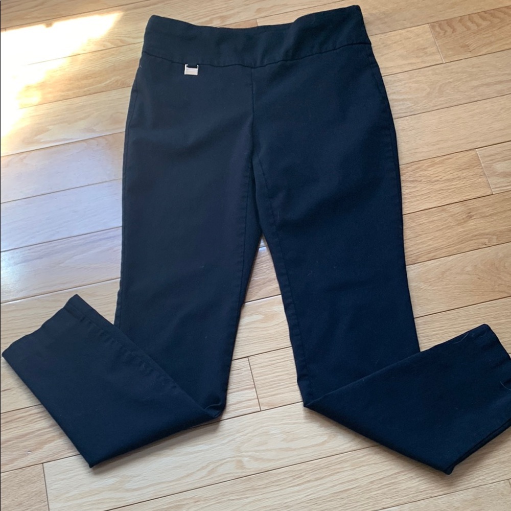 Black Skinny Pants with Tailored Fit
ALFANI
